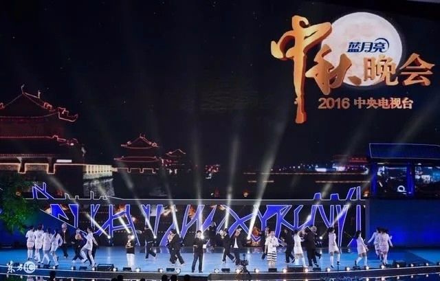 明星大舞台,明星大舞台，舞台上的温暖与友情的力量
